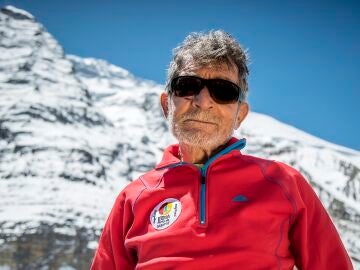 Carlos Soria llega al campo base del Dhaulagiri en 2018