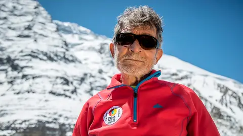 Carlos Soria llega al campo base del Dhaulagiri en 2018 Carlos Soria llega al campo base del Dhaulagiri en 2018