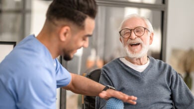 El 37 % de los hogares con dependientes no tiene cubiertos los cuidados a domicilio