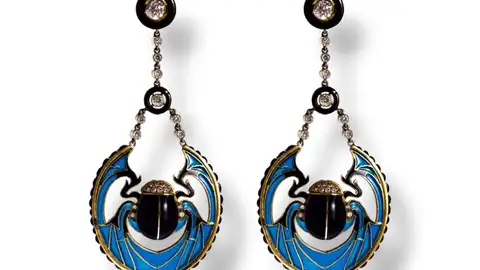 Pendientes Art Nouveau realizados en oro con diamantes y esmaltes en vidriera Pendientes Art Nouveau realizados en oro con diamantes y esmaltes en vidriera