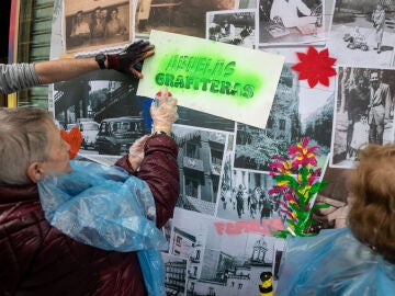 Las abuelas grafiteras volvieron a Lavapi&eacute;s y ofrecieron lo mejor de su arte