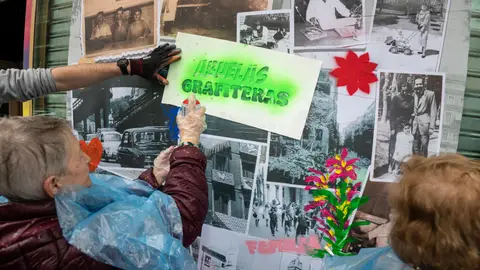 Las abuelas grafiteras volvieron a Lavapiés y ofrecieron lo mejor de su arte Las abuelas grafiteras volvieron a Lavapiés y ofrecieron lo mejor de su arte