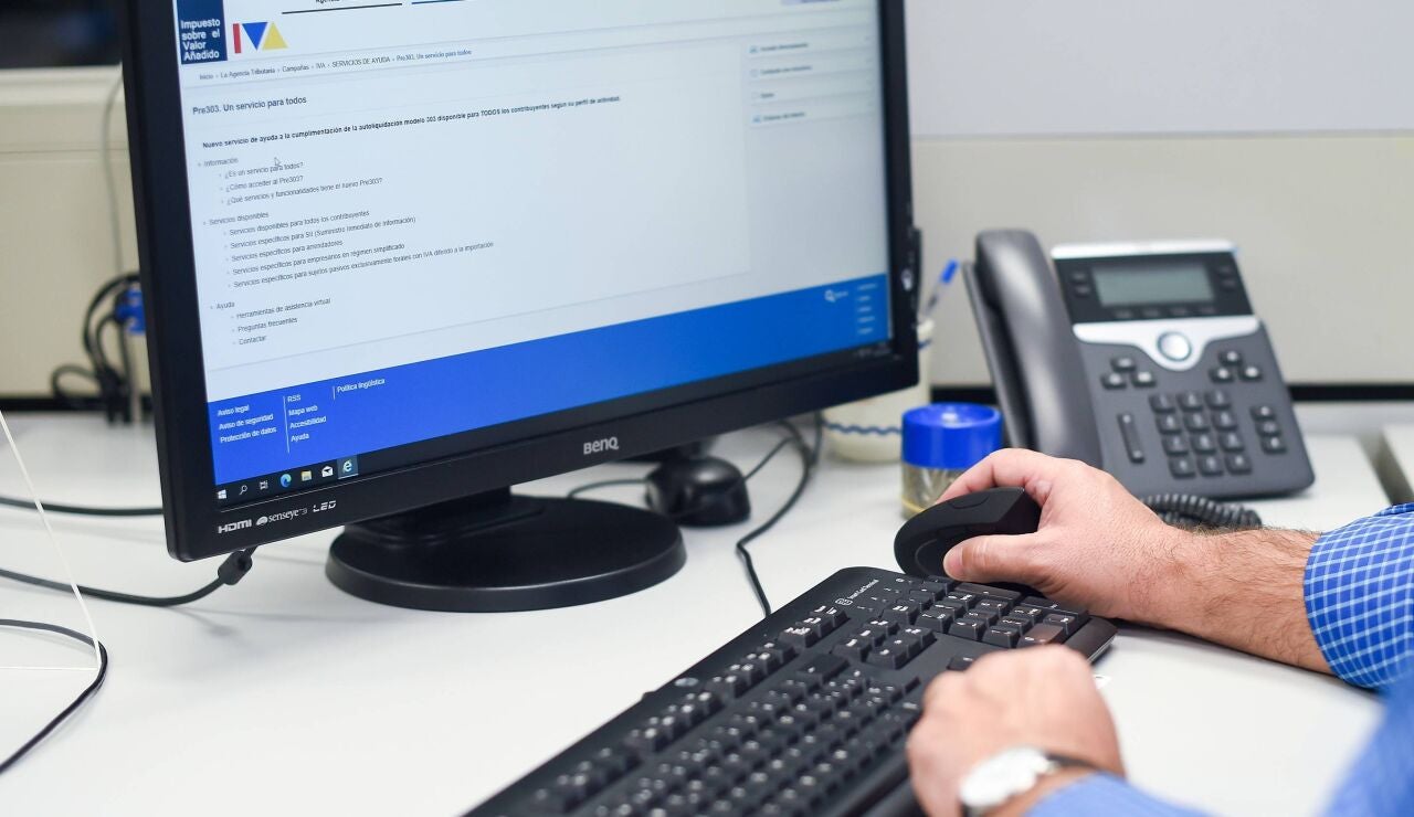 Pantalla ordenador con la web de la Agencia Tributaria