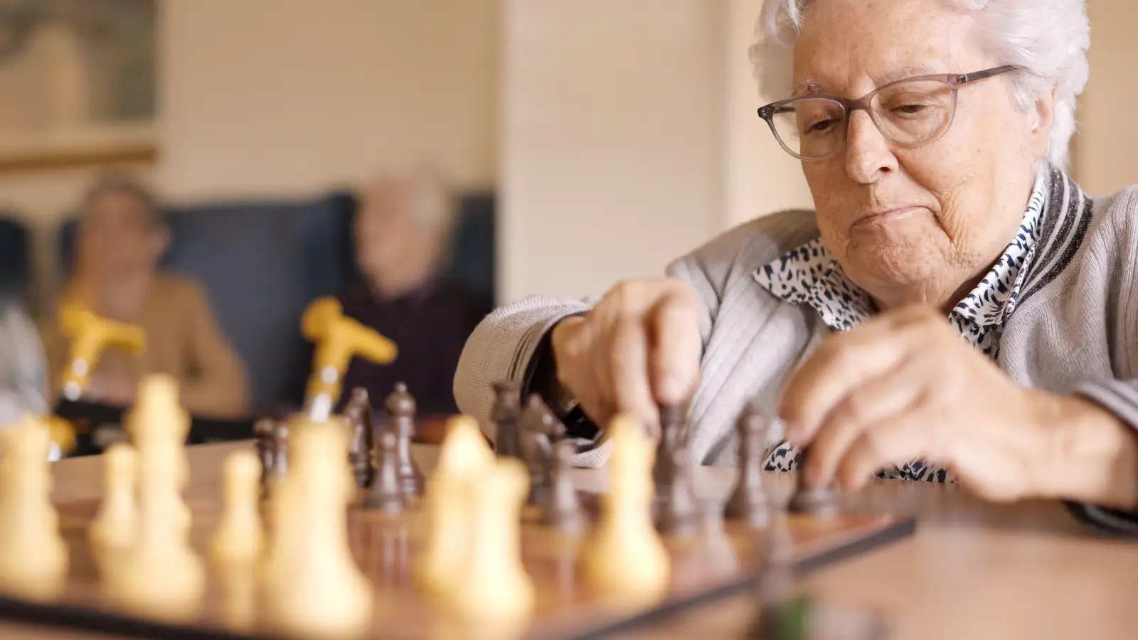 Realizar actividades de estimulación mental y llevar un estilo de vida saludable pueden prevenir el deterioro cognitivo