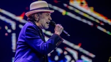 Joaquín Sabina llena de bombines el Madrid Arena en su concierto de despedida con el público en pie