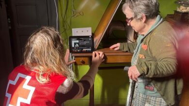 Cruz Roja conecta 13.000 personas mayores gracias a Voces en Red