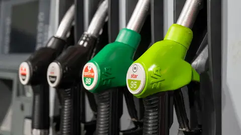 Dispensador de combustible en una antigua gasolinera Cepsa (actualmente Moeve) Dispensador de combustible en una antigua gasolinera Cepsa (actualmente Moeve)