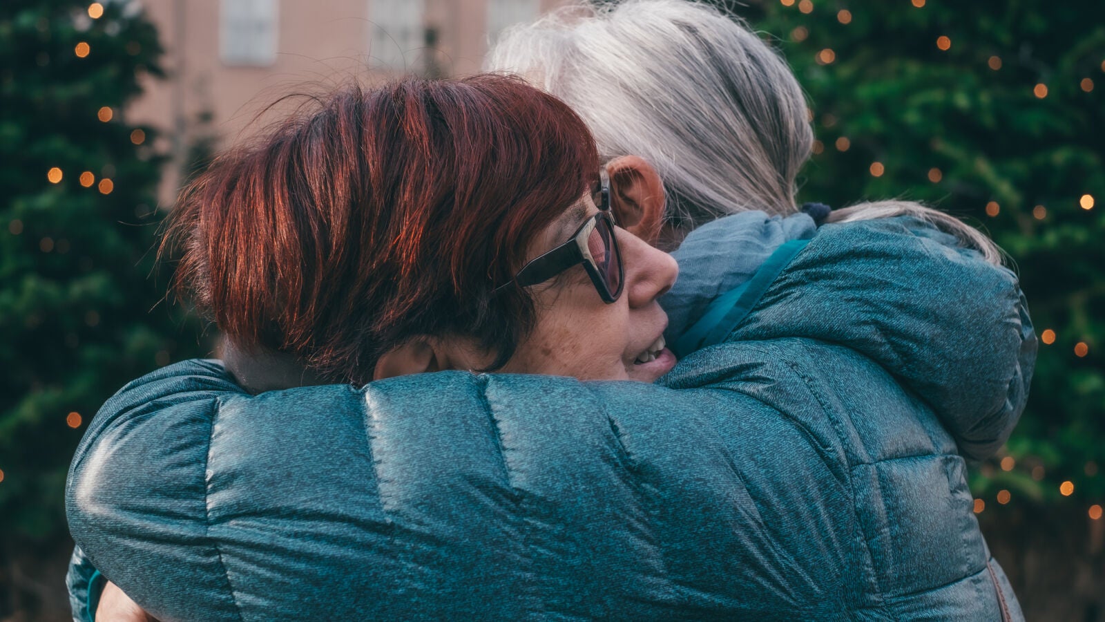 ¿Qué es la estafa del abrazo cariñoso?