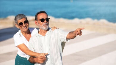 El 77% de los mayores de 55 años planea algún viaje en 2025 y cada vez usan más Internet