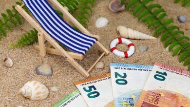 Los españoles gastarán de media 1.339 euros este verano, un 48% más que un año antes
