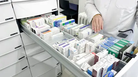 La entrega de medicamentos a domicilio se realizará a todas las personas dependientes, que deberán solicitarlo La entrega de medicamentos a domicilio se realizará a todas las personas dependientes, que deberán solicitarlo