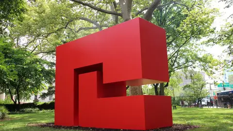 Escultura de Carmen Herrera en Nueva York Escultura de Carmen Herrera en Nueva York
