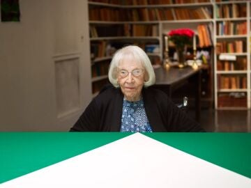 Carmen Herrera en su apartamento