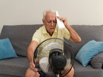 Hombre mayor con calor