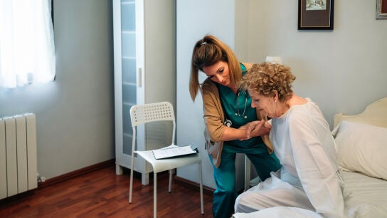 Mujer en situaci&oacute;n de dependencia