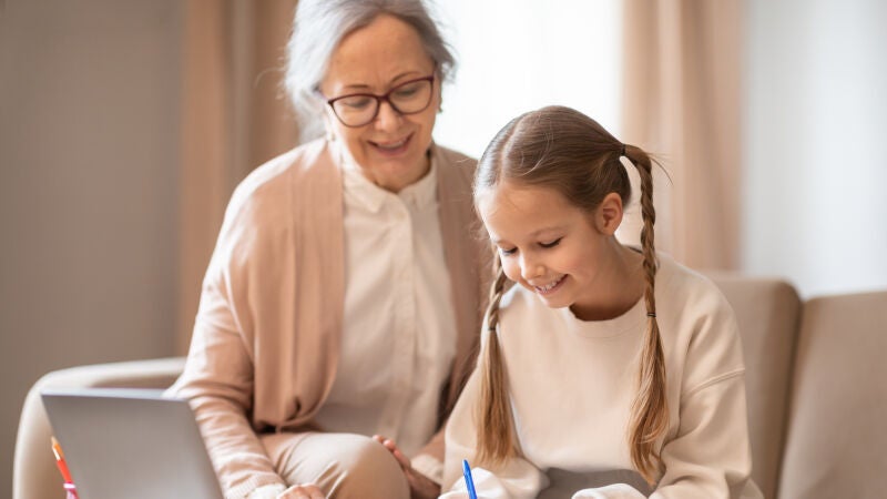 Sueños compartidos, el taller de escritura para abuelos y nietos que se realiza en Cuenca