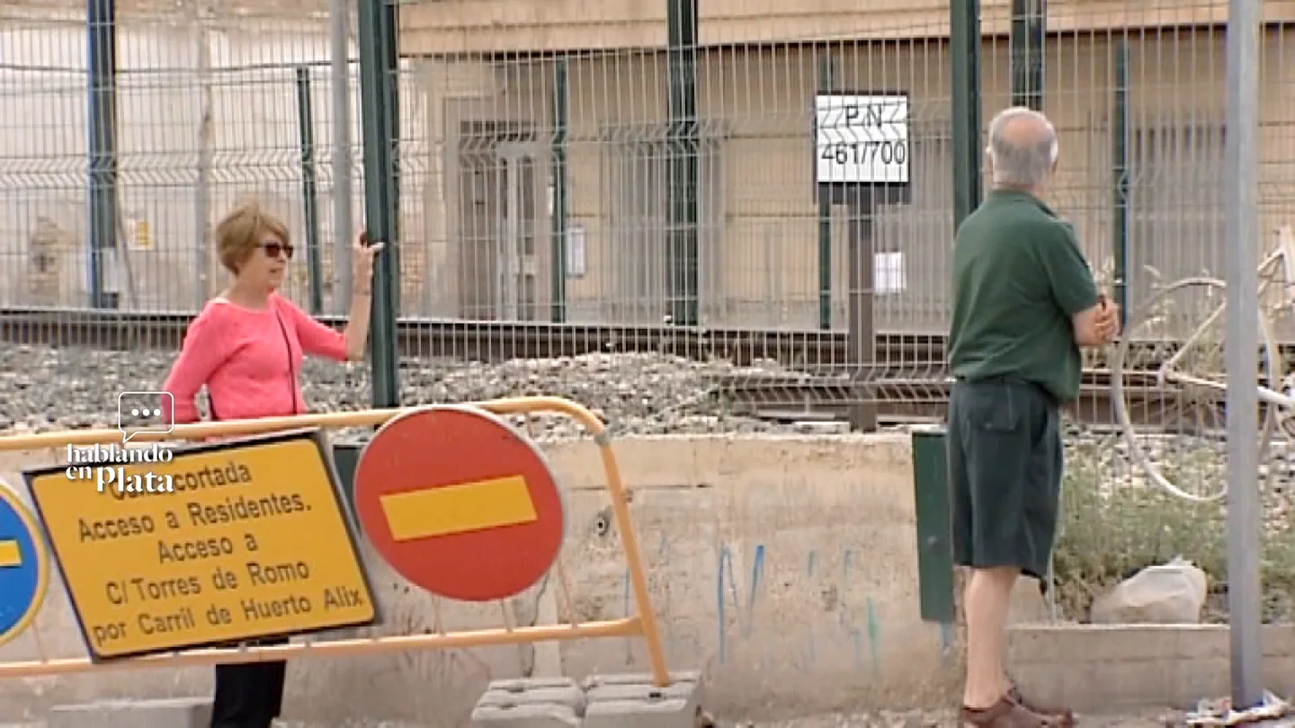 Personas viendo obras Personas viendo obras