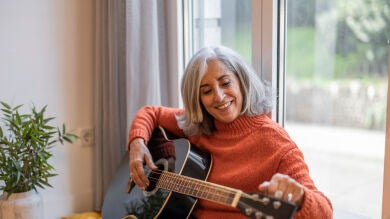 Tocar un instrumento podría proteger contra el envejecimiento cognitivo