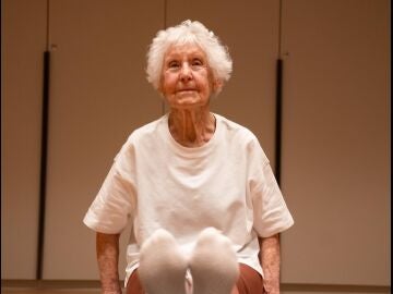 Charlotte chopin practicando yoga