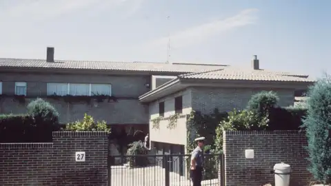 Exterior del chalet de Somosaguas, donde aparecieron los cuerpos sin vida de los Marqueses de Urquijo Exterior del chalet de Somosaguas, donde aparecieron los cuerpos sin vida de los Marqueses de Urquijo