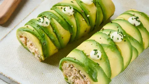 Cena ligera: Rollitos de aguacate y salmón Cena ligera: Rollitos de aguacate y salmón
