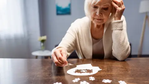 Mujer con Alzheimer Mujer con Alzheimer