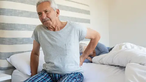 Adulto mayor con dolor lumbar Adulto mayor con dolor lumbar