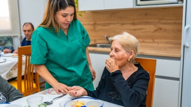 Más de 270 residencias españolas eliminan las sujeciones físicas y farmacológicas a personas con demencia