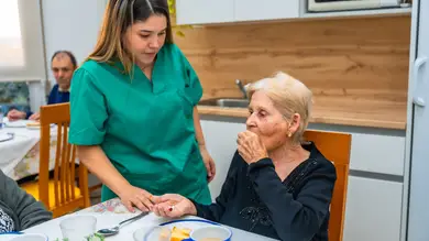 Más de 270 residencias españolas eliminan las sujeciones físicas y farmacológicas a personas con demencia Más de 270 residencias españolas eliminan las sujeciones físicas y farmacológicas a personas con demencia