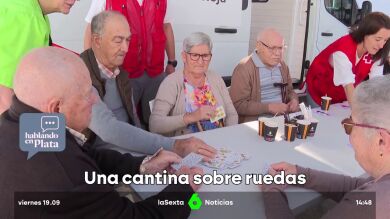 Cruz Roja reconvierte una antigua ambulancia en una cantina sobre ruedas para luchar contra la soledad en los municipios más aislados