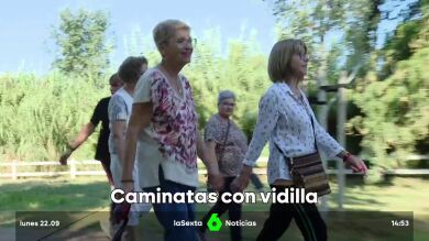 Un centro de salud promueve caminatas entre personas mayores para paliar la soledad no deseada