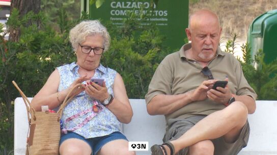  Los mayores cada vez est&aacute;n m&aacute;s conectados, pero a su manera: "Ni TikTok ni TikTik tengo"
