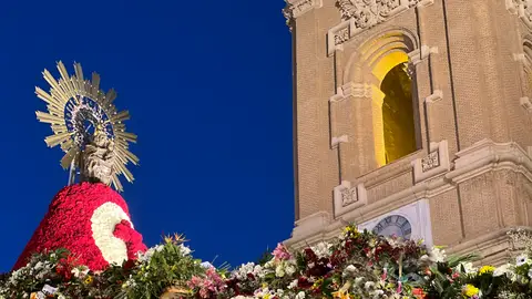 Ofrenda floral a la Virgen del Pilar en Zaragoza Ofrenda floral a la Virgen del Pilar en Zaragoza