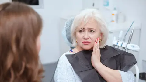 Mujer mayor en el dentista Mujer mayor en el dentista