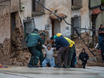 Servicios de emergencias ayudan en las labores de rescate, a 29 de octubre de 2024, en Letur, Albacete, Castilla-La Mancha (Espa&ntilde;a). 