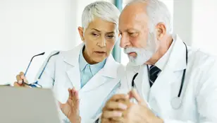 Profesionales de la salud con más de 55 años