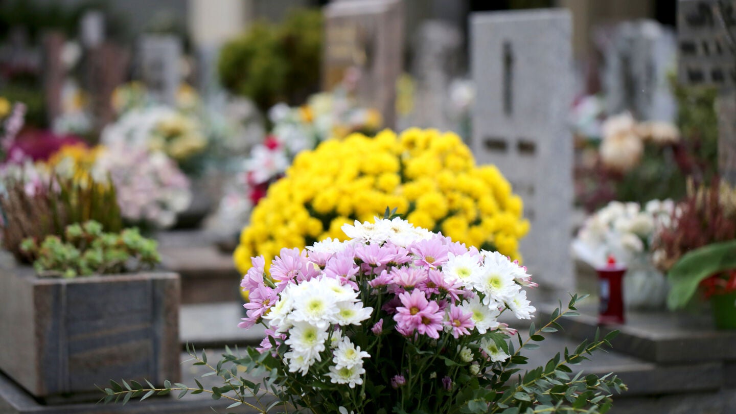 Flores en el cementerio