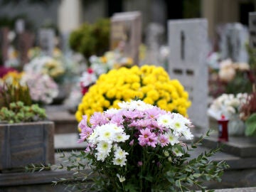 Flores en el cementerio