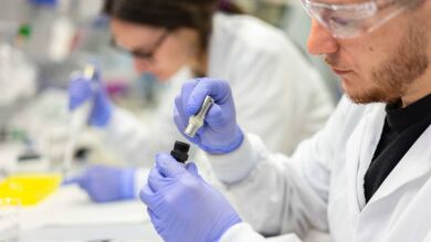 Identifican un marcador en sangre que podría ser clave en fases iniciales del alzhéimer