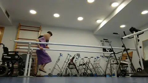 Mujer centenaria haciendo ejercicio Mujer centenaria haciendo ejercicio