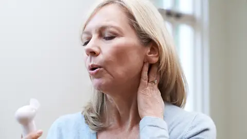 Mujer con sofocos Mujer con sofocos