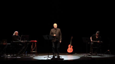 El cantautor español Joan Manuel Serrat