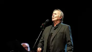 El cantautor español Joan Manuel Serrat El cantautor español Joan Manuel Serrat