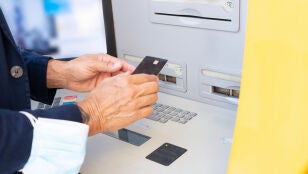 Cajero con la funci&oacute;n contactless