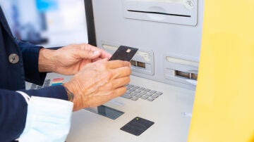 Cajero con la funci&oacute;n contactless