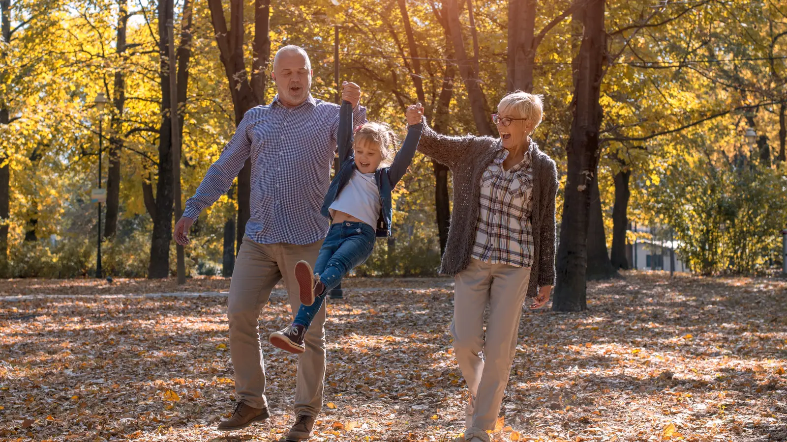 Ayudas de hasta 1.100 euros en Extremadura para aquellos abuelos cuidadores de sus nietos