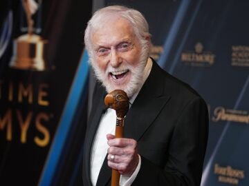 El actor Dick Van Dyke en los Premios Emmy 2024