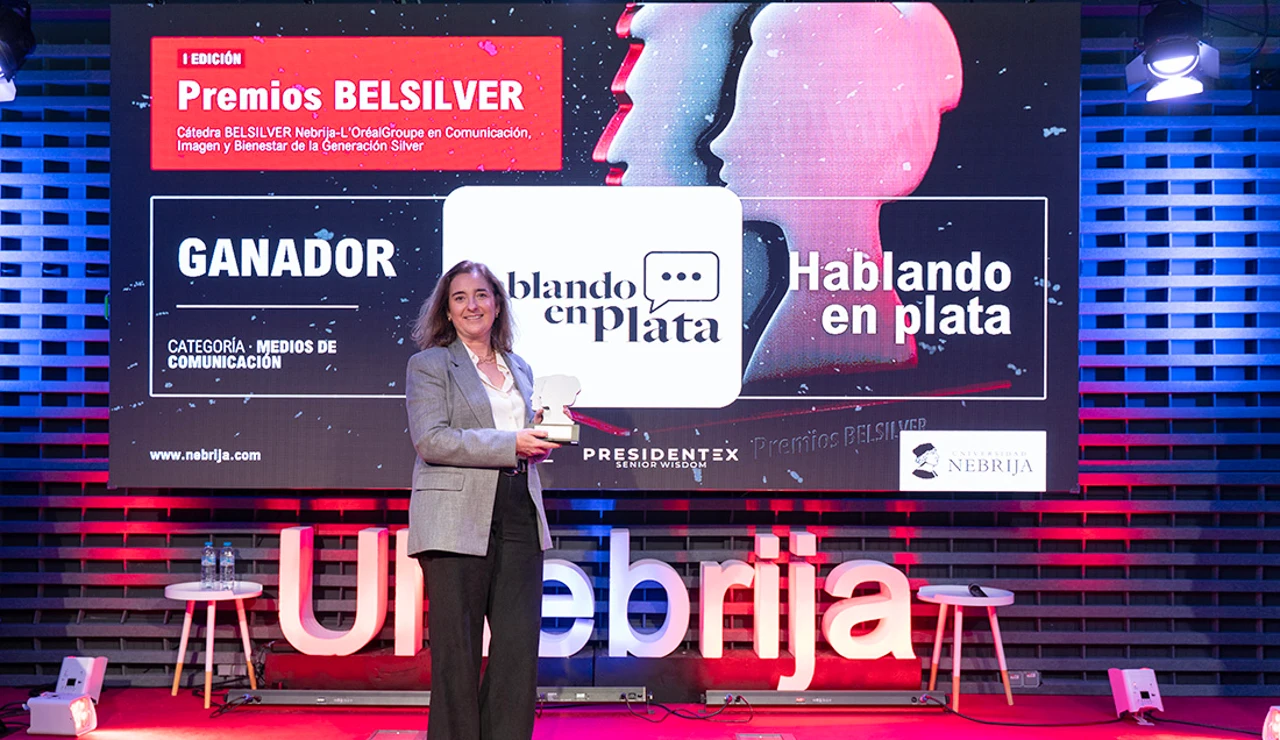 Raquel del Castillo recoge el Premio BELSILVER para Hablando en Plata