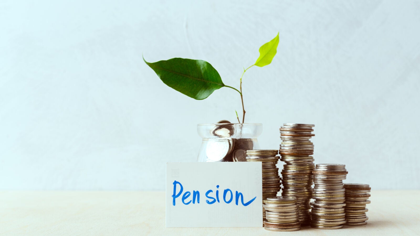 Las pensiones mínimas y no contributivas podrían revalorizarse entre un 7% y casi un 11,5% en 2026