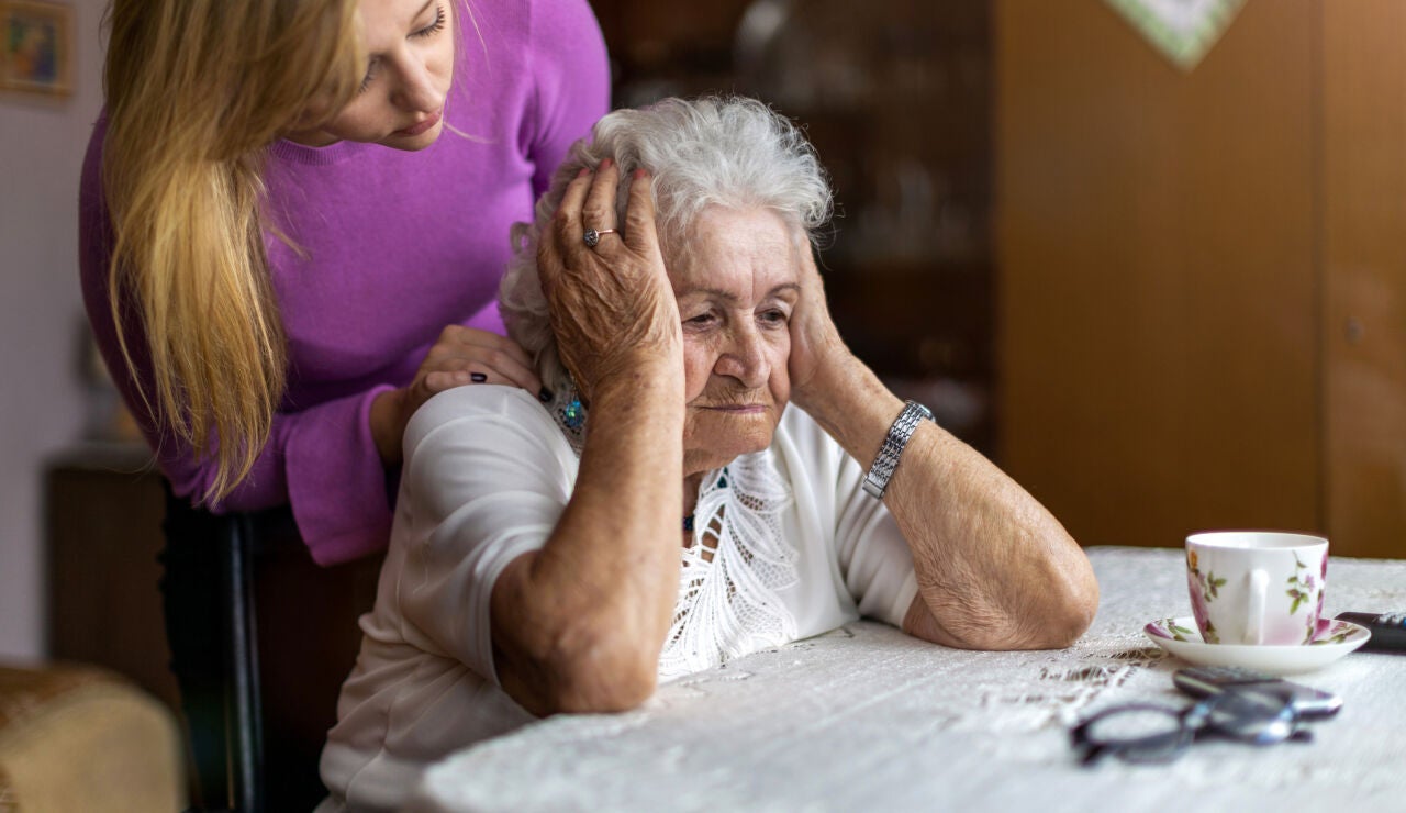 Mujer mayor deprimida